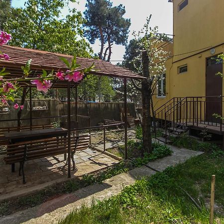Apartment Gardens 44 Tbilisi Bagian luar foto