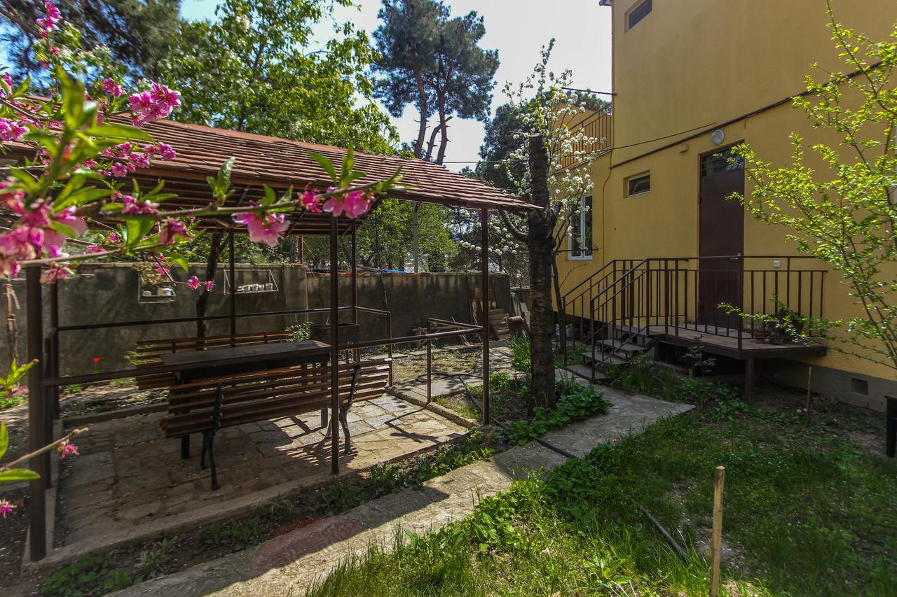Apartment Gardens 44 Tbilisi Bagian luar foto